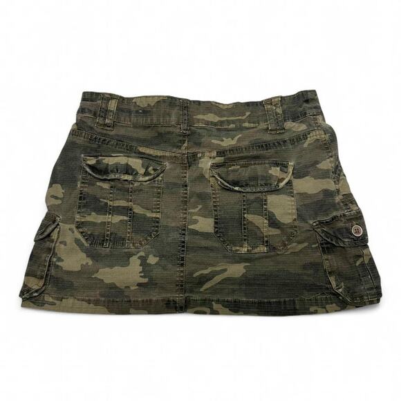 Nori Vintage Low Rise Camo Mini Skirt Cute Back Pockets Size 5 97% Cotton - Picture 2 of 4